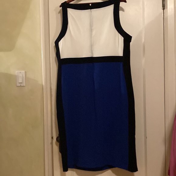 Sleeveless dress - Picture 3 of 3